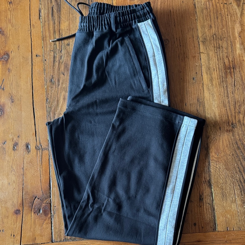 ALO Yoga Black Pants with Grey Side Stripe